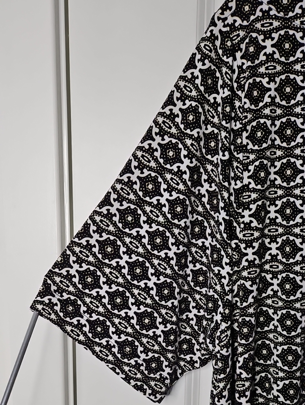 Lane Bryant Size 22/24 Plus Size Swing Tunic Top Black White Geometric Stretch - Picture 9 of 12
